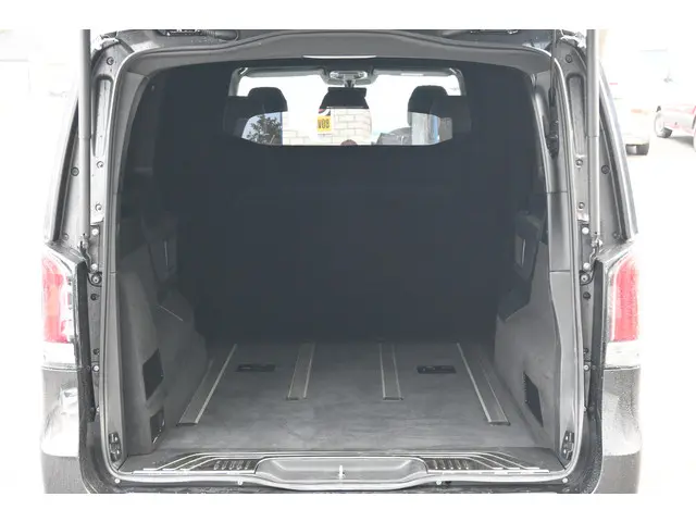 Mercedes-Benz V-Klasse 300d AMG L2 DC 2024 Benzine 11