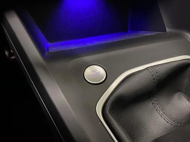 Volkswagen Golf 1.5 eTSI Active 2023 Benzine 34