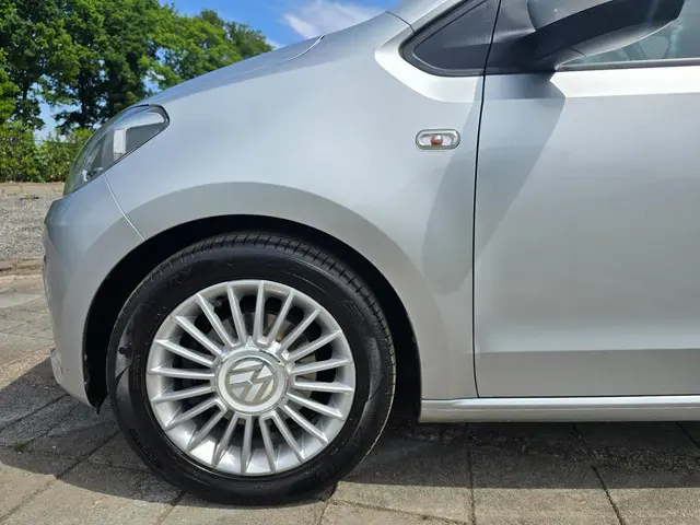 Volkswagen up! 1.0 high up! BlueMotion 2013 Benzine 10