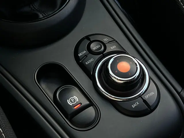 MINI Countryman Mini 1.5 Cooper 2017 Benzine 12