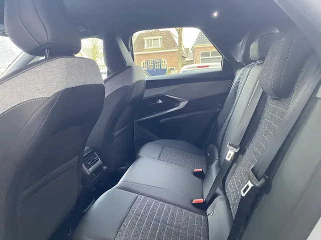 Peugeot 3008 1.2 Hybrid 145 Allure 2025 Hybride Benzine 8