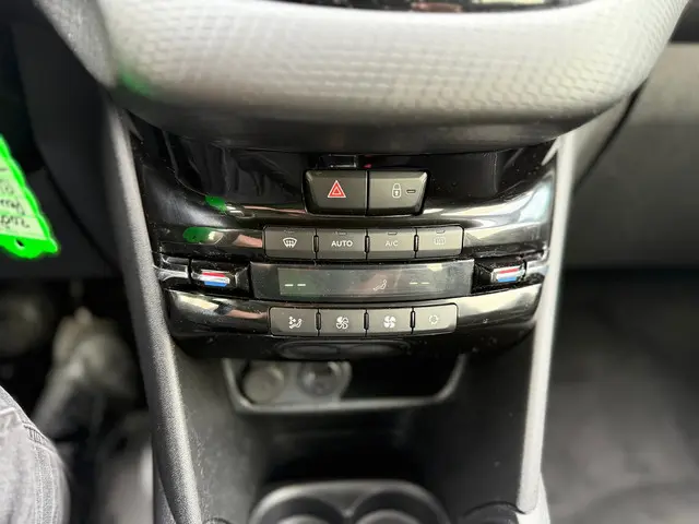 Peugeot 208 1.2 PureTech Allure 2018 Benzine 36