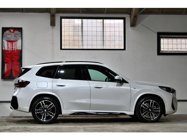 BMW X1 xDrive23i 2023 Benzine 8