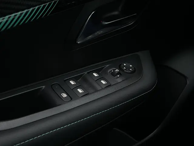 Peugeot 208 1.2 PureTech 130pk Allure Pack 2022 Benzine 25