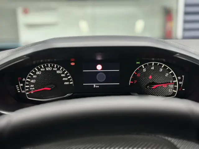 Peugeot 2008 1.2 PureTech 100 Style 2025 Benzine 27