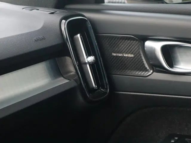 Volvo XC40 2.0 B4 Plus Dark 2025 Benzine 33