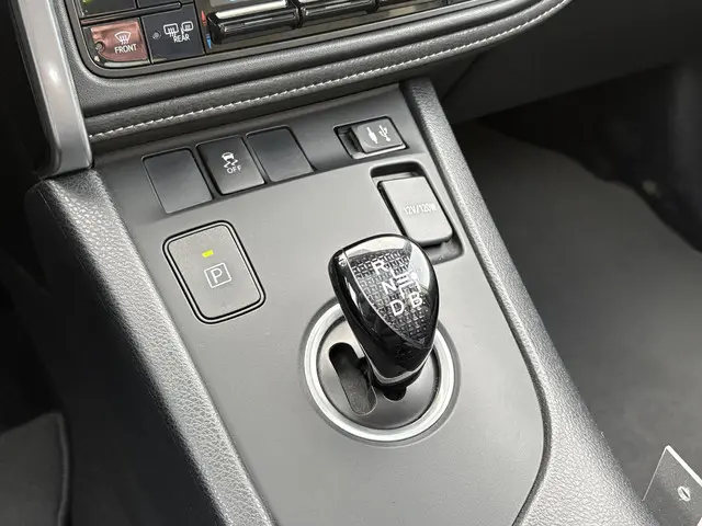 Toyota Auris 1.8 Hybrid Trend 2016 Hybride Benzine 18