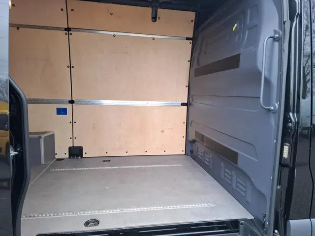 Mercedes-Benz Sprinter 317 1.9 CDI L2H2 RWD 2022 Diesel 31