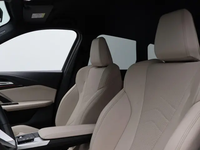 BMW X1 xDrive25e 2024 Hybride Benzine 9