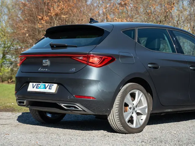 SEAT Leon 1.4 TSI eHybrid PHEV FR 2022 Hybride Benzine 34