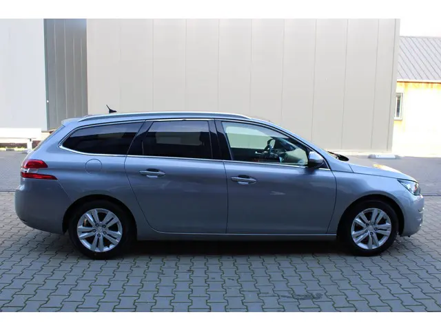 Peugeot 308 SW 1.2 PureTech Blue Executive 2015 Benzine 4