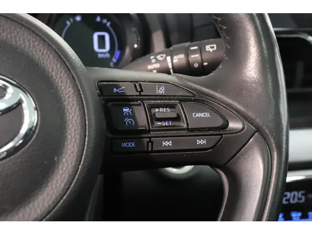 Toyota Yaris 1.5 Hybrid Executive 2021 Hybride Benzine 23