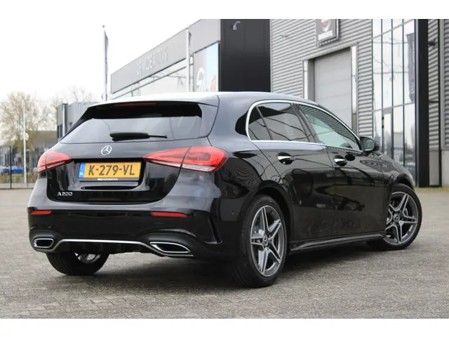 Mercedes-Benz A-Klasse 200 AMG 2018 Benzine 10