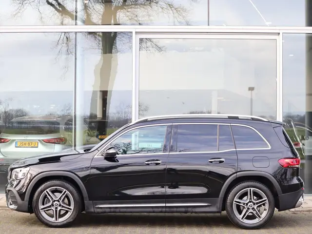 Mercedes-Benz GLB 200 AMG line 2020 Benzine 4