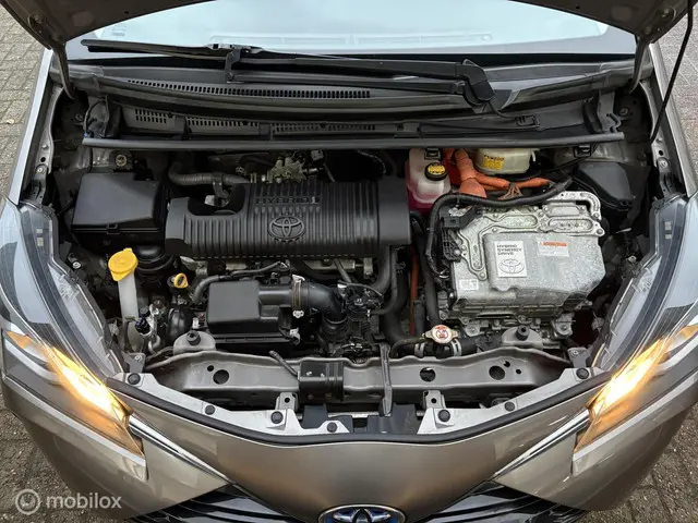 Toyota Yaris 1.5 Hybrid Aspiration 2017 Hybride Benzine 8