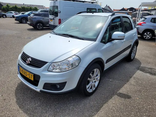 Suzuki SX4 1.6 Executive 2013 Benzine 3