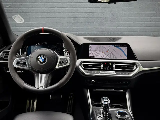 BMW 3 Serie 318i High Executive 2021 Benzine 15