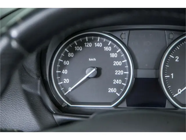 BMW 1 Serie Cabrio 120i High Executive 2012 Benzine 24