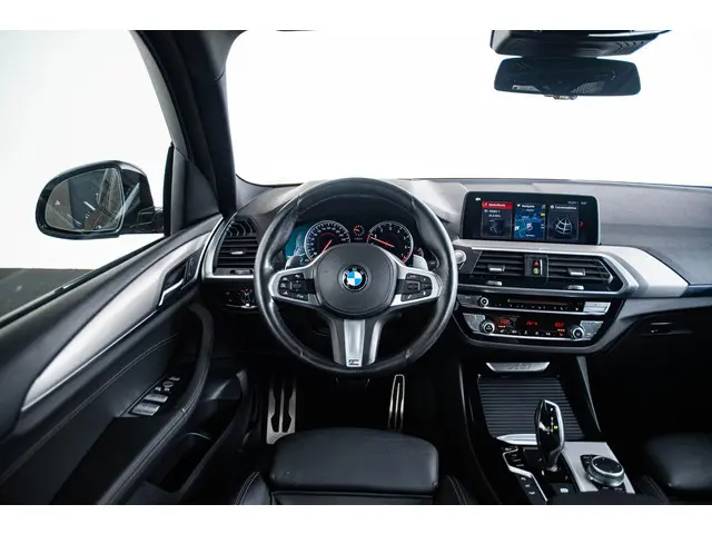 BMW X3 xDrive20i High Executive 2018 Benzine 13