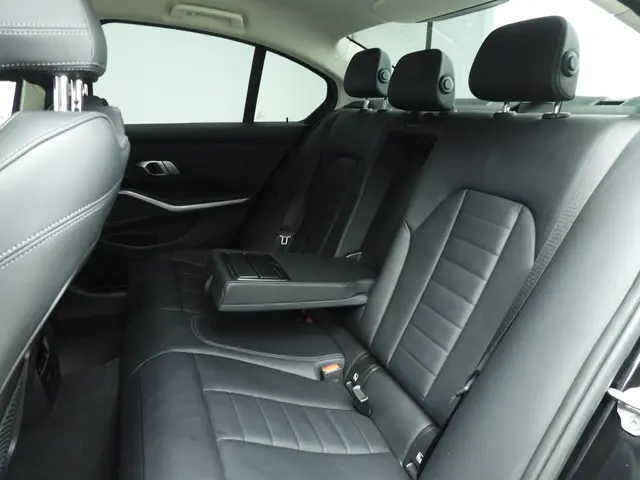 BMW 3 Serie 320i 2023 Benzine 8