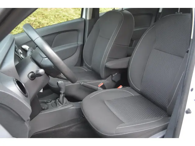 Dacia Sandero 0.9 TCe Laureate automaat 2018 Benzine 19