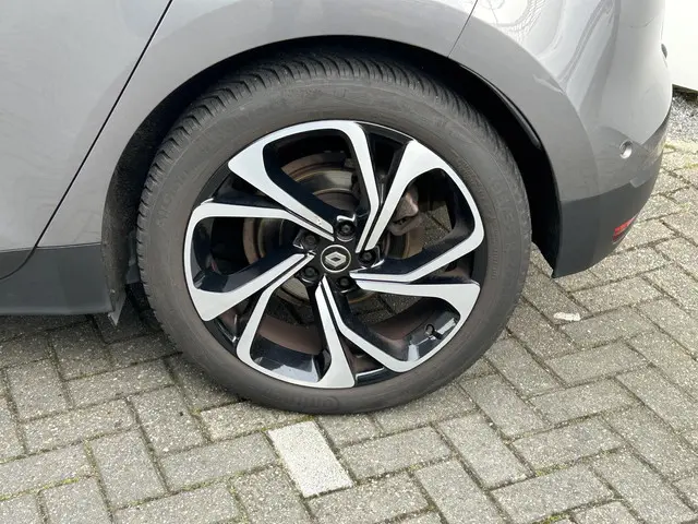 Renault Scénic 1.2 TCe Bose 2017 Benzine 27