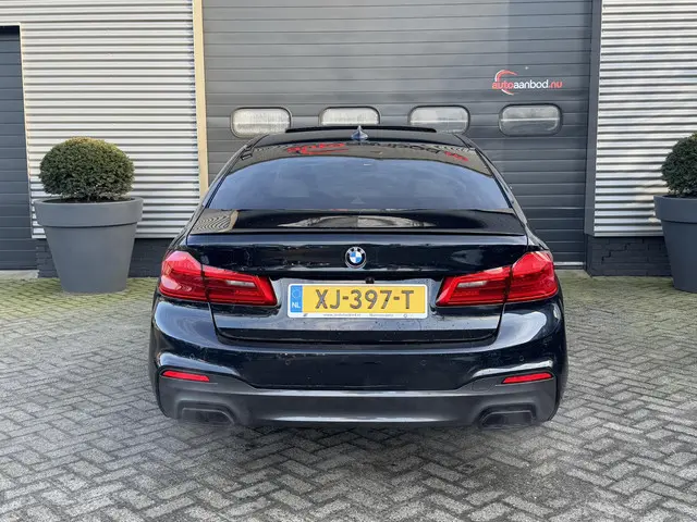 BMW 5 Serie M550i xDrive High Executive 2018 Benzine 6