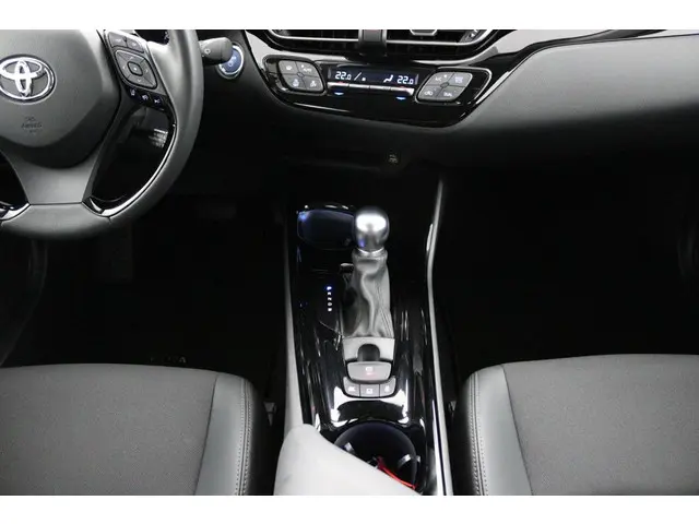 Toyota C-HR 1.8 Hybrid Dynamic 2023 Hybride Benzine 25