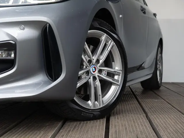 BMW 1 Serie 5-deurs 118i 2023 Benzine 14