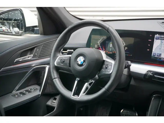 BMW X1 sDrive18i 2023 Benzine 24