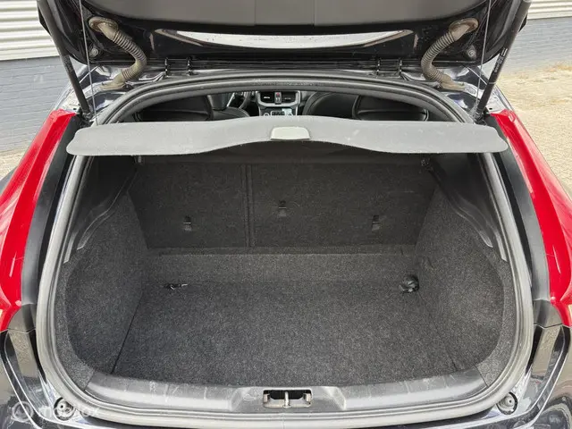 Volvo V40 1.6 D2 R-Design EXPORTPRIJS 2013 Diesel 23