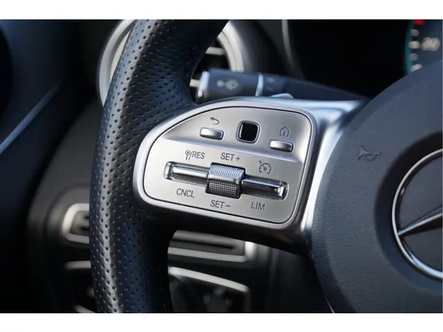 Mercedes-Benz C-Klasse C 180 AMG line 2020 Benzine 45