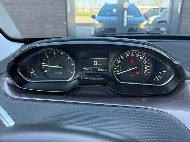 Peugeot 2008 1.2 PureTech Active 2015 Benzine 16