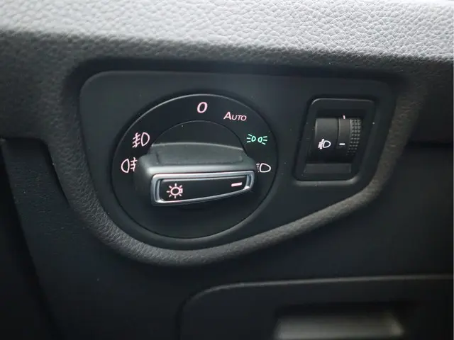 Volkswagen Touran 1.2 TSI Connected Series 2017 Benzine 37