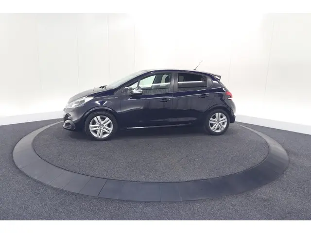 Peugeot 208 PureTech 82 Signature 2019 Benzine 63