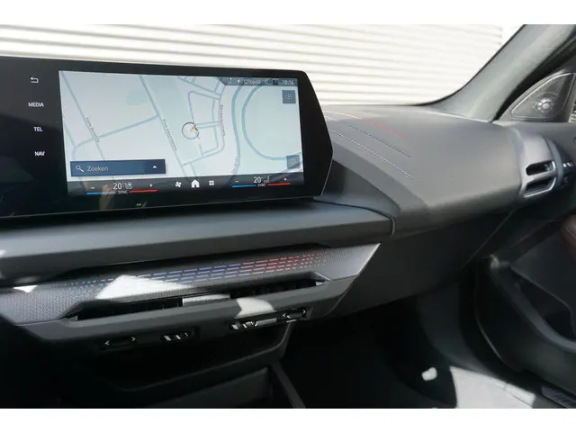 BMW 1 Serie 5-deurs 120 2025 Benzine 13