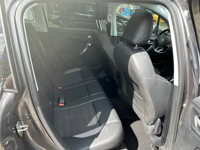 Peugeot 2008 1.2 PureTech Allure 2015 Benzine 12