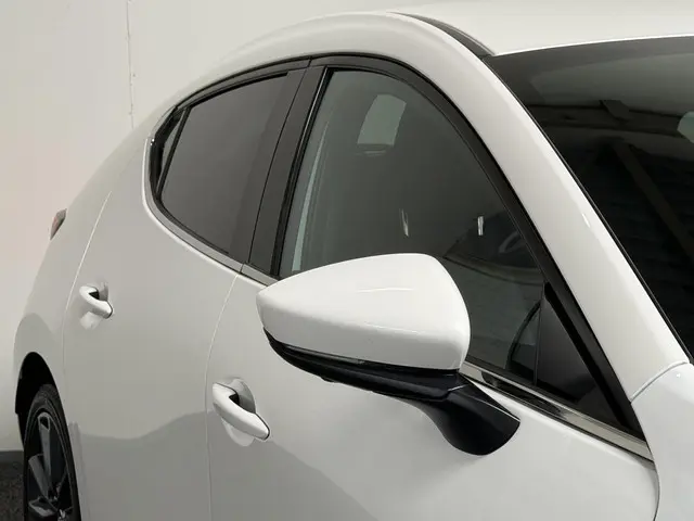 Mazda 3 2.0 e-SkyActiv-G M Hybrid 122 Luxury 2020 Benzine 6