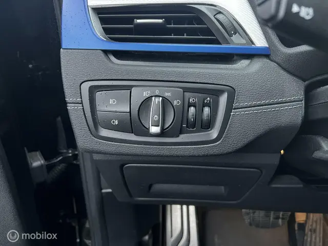 BMW X1 sDrive18i High Executive 2021 Benzine 22