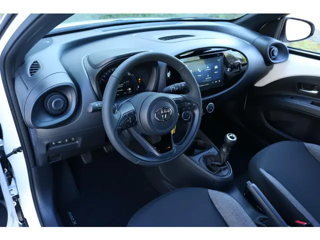 Toyota Aygo X 1.0 VVT-i MT play, 2025 Benzine 6