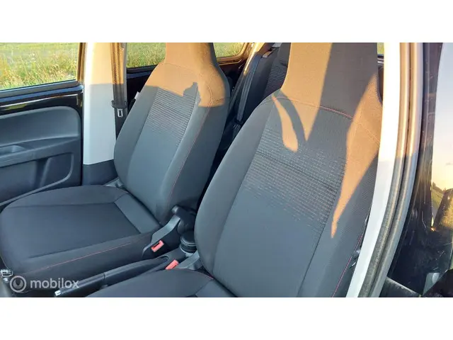 Volkswagen up! 1.0 BMT high up! 2017 Benzine 13