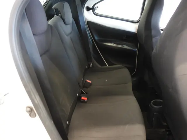 Toyota Aygo X 1.0 VVT-i S-CVT Aut. Play 2024 Benzine 35