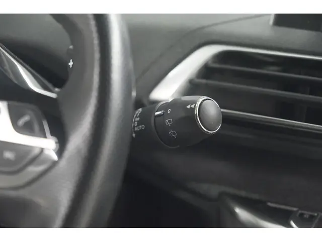 Peugeot 3008 1.6 PureTech 180 GT Line 2019 Benzine 51