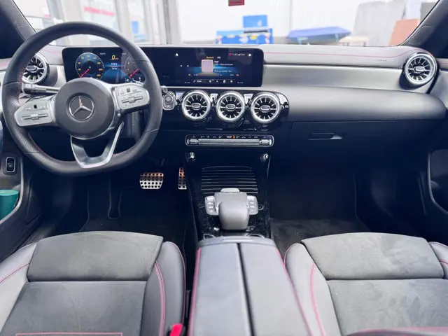 Mercedes-Benz CLA 200 AMG Line 2022 Benzine 22