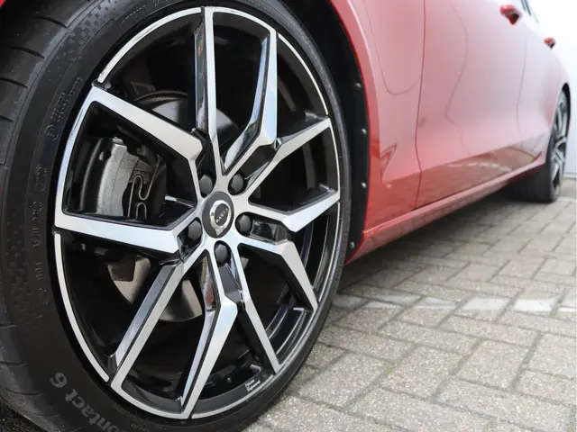 Volvo V60 2.0 B3 R-Design 2021 Benzine 10