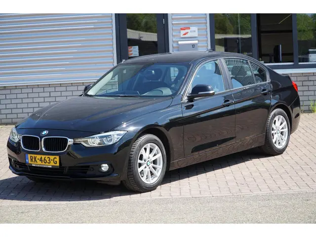 BMW 3 Serie 318i FACELIFT MODEL 2017 Benzine 3