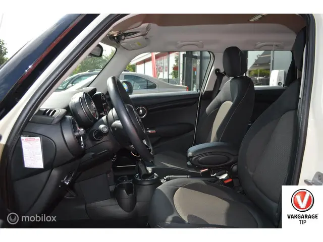 MINI One Mini 1.2 Business 150PK 2017 Benzine 26