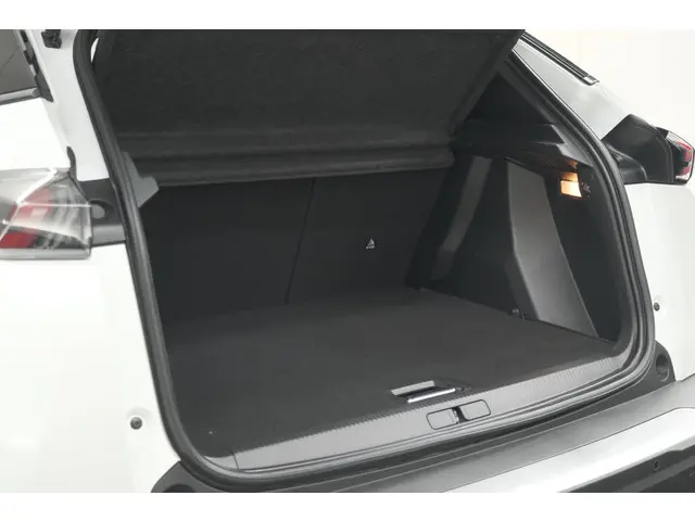 Peugeot 2008 PureTech 102 Allure Pack 2023 Benzine 59