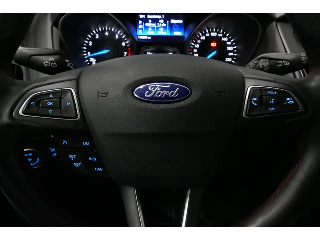 Ford Focus 1.5 Red Edition 2016 Benzine 23