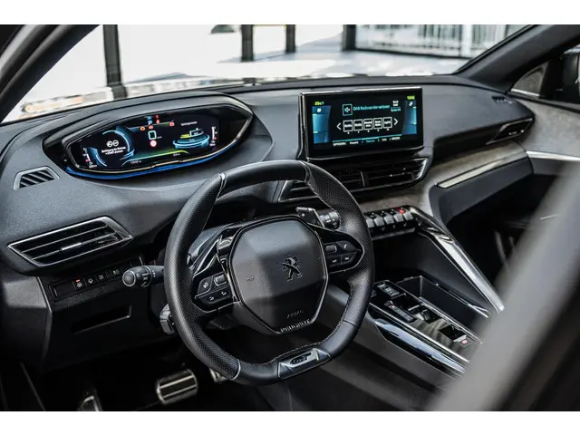 Peugeot 3008 1.6 HYbrid 225 GT 2023 Hybride Benzine 16